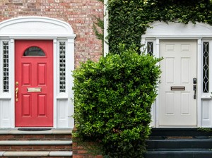 Biar Makin Mewah, Coba Cat Pintu Depan Rumah Pakai 5 Warna Ini