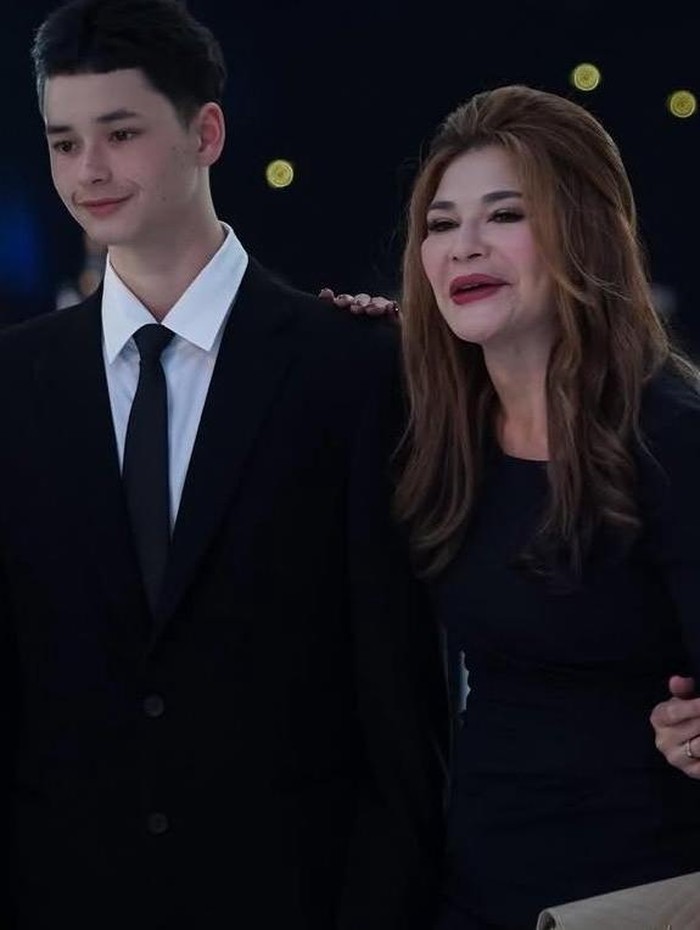5 Potret Penampilan Tamara Bleszynski Hadiri Pernikahan Teuku Rassya