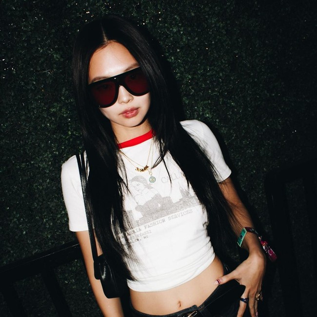 Adu Gaya BLACKPINK di Coachella 2026, Harga Sendal Jennie Bikin Salfok