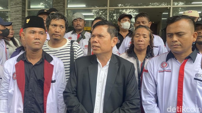 Aliansi Masyarakat Sipil Sumatera Utara (AMSU) melaporkan Jusuf Kalla atas dugaan kasus penistaan agama di Polda Sumut. (Mhd Ilham Pradila/detikSumut)