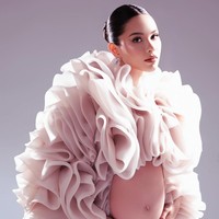 Gaya Dramatis Alyssa Daguise Pemotretan Maternity, Aksesorinya Seharga Rumah