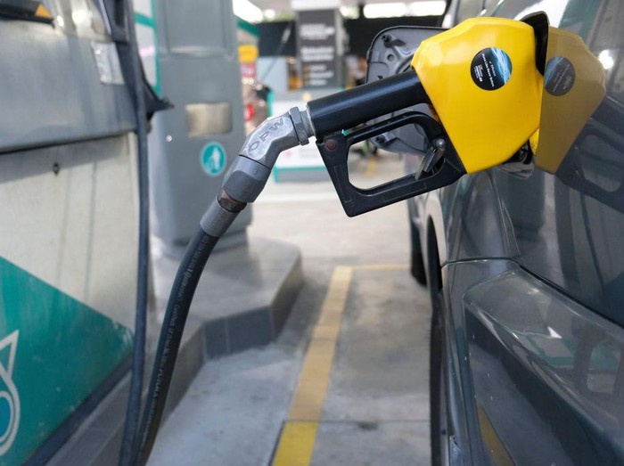 KUALA LUMPUR, KL, MALAYSIA - 2019/03/15: Gas nozzle seen while people filled up their petrol at a Petronas oil and gas station in Kuala Lumpur.

National Petroleum Limited or known as PETRONAS is a Malaysian oil and gas company founded on 17 August