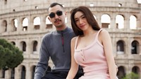 Kami kembali ke Roma, tulis Angel Karamoy di Instagram dilihat pada Rabu (15/4/2026). Siap keliling dunia, komen Gusti Ega. (Foto: dok Instagram realangelkaramoy)