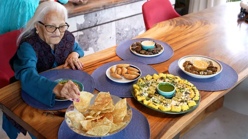 Nenek 98 Tahun Ini Punya Bisnis Kuliner Ramai