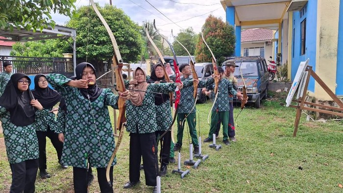 Beberapa kegiatan siswa SMP Muhammadiyah 1 Banjarbaru