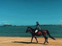 Serunya Berkuda Sembari Menikmati Sunset di Pantai Mertasari Sanur