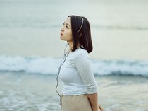 Lirik Lagu Rabun Jauh Bernadya yang Trending di YouTube dan Maknanya