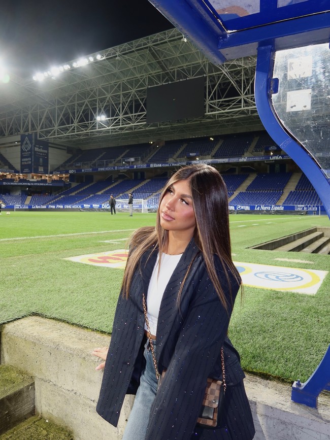 Di Instagram, gadis 19 tahun tersebut memang sering memperlihatkan koneksinya dengan sepak bola. Daniela juga tampil dalam docureality bersama keluarga dan mulai menjajaki dunia modeling. Foto: Instagram @danielasannchezz