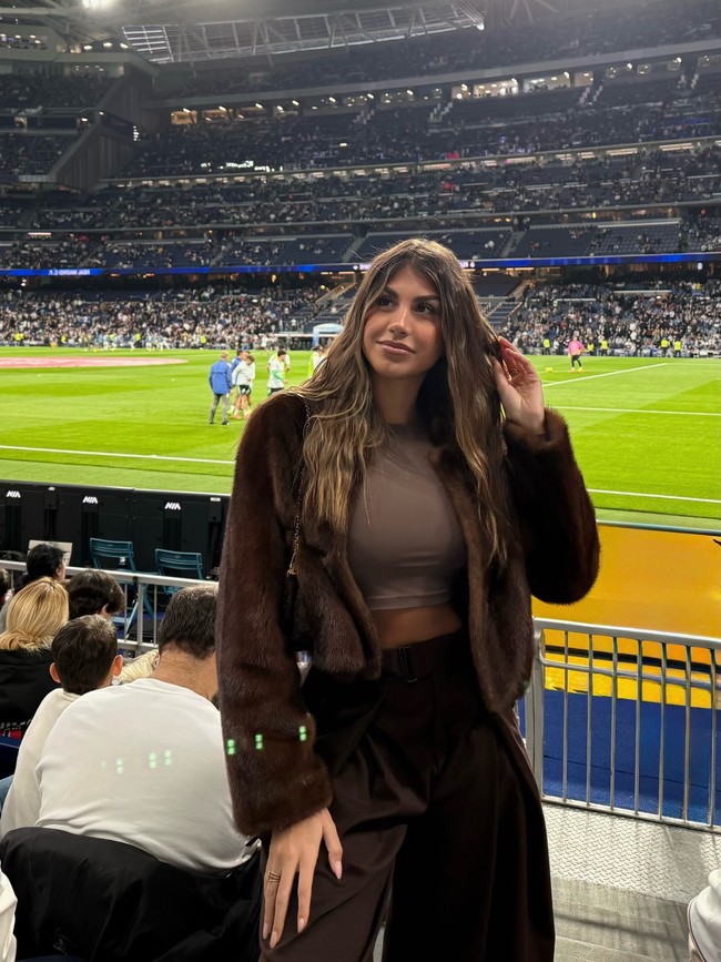 Dilansir The Sun, beredar anggapan bahwa pria 26 tahun tersebut dikeluarkan dari skuad Betis karena alasan di luar olahraga. Ada yang mengatakan bahwa Nelson berkencan dengan Daniela selagi kedunaya disebut kerap terlihat di klub di Seville. Foto: Instagram @danielasannchezz