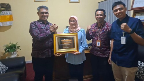 Dinas Pemberdayaan Masyarakat dan Desa (PMD) Kabupaten Gianyar meraih penghargaan Jakon Desa dari Kanwil BPJS Ketenagakerjaan Kantor Wilayah Bali, Nusa Tenggara, dan Papua. (Foto: Dok Pemkab Gianyar)