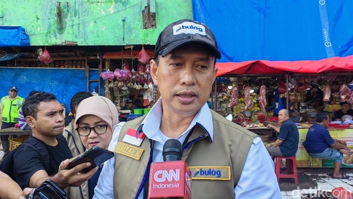 Direktur Utama Perum Bulog Ahmad Rizal Ramdhani di Pasar Minggu, Jakarta Selatan, Selasa (14/4/2026).