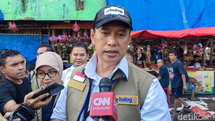 Direktur Utama Perum Bulog Ahmad Rizal Ramdhani di Pasar Minggu, Jakarta Selatan, Selasa (14/4/2026).