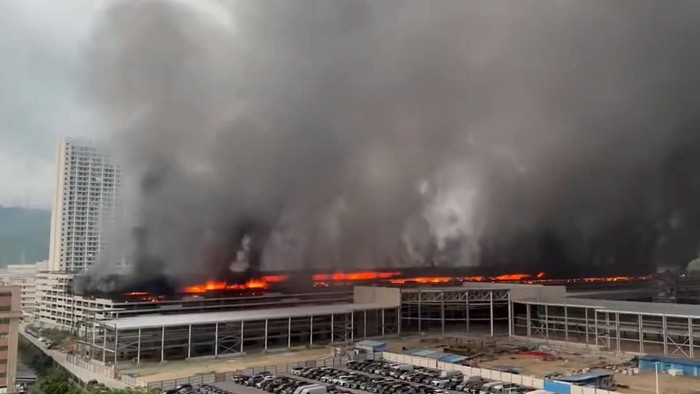 Fasilitas Pabrik BYD di China Terbakar