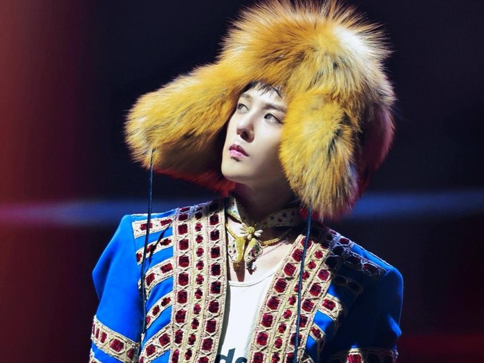Gaya G-Dragon tampil di Coachella 2026
