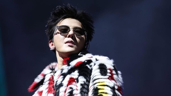 Gaya G-Dragon tampil di Coachella 2026