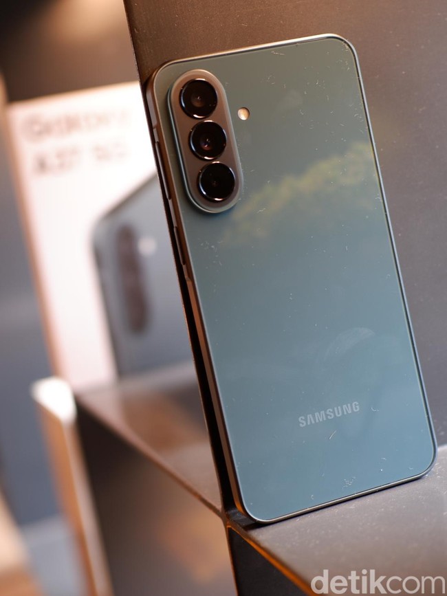 Unboxing Galaxy A37 5G: HP Samsung Murah Cicilan Rp 300 Ribu