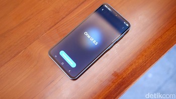 Galaxy A37 menjalankan Android 16 dengan antarmuka One UI 8.5. Samsung menjanjikan hingga 6 kali update OS utama plus dukungan keamanan jangka panjang. Foto: Adi FR/detikINET