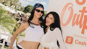 Foto: Gaya Bintang di Coachella 2026, Inspirasi Outfit Nonton Festival Musik