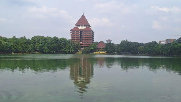 Gedung Rektorat UI.