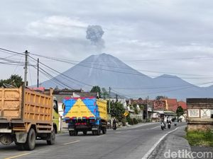 Gunung Semeru Erupsi, Abu Vulkanik Membubung 1.200 Meter ke Angkasa