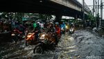 Hujan Deras, Kolong Flyover Kranji Kembali Tergenang