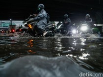 Hujan Deras, Kolong Flyover Kranji Kembali Tergenang