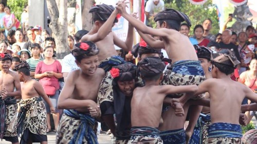 Ilustrasi - Mejaran-jaranan, permainan tradisional dari Buleleng Bali. (Foto: Dok. Disbud Provinsi Bali)