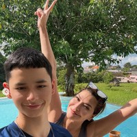 Kenzou sendiri diketahui merupakan anak kedua Tamara Bleszynski hasil pernikahannya dengan Mike Lewis. Punya darah blasteran, paras ganteng Kenzou kerap bikin salfok. Foto: Instagram/@tamarableszynskiofficial