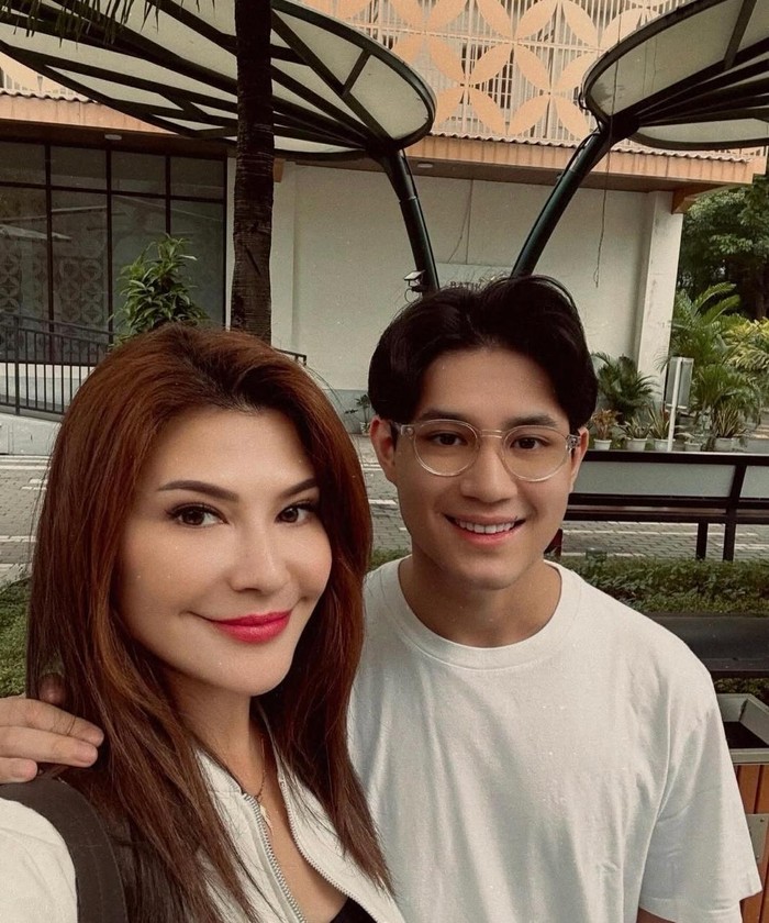 Keseruan Tamara Bleszynski Masak di Dapur hingga Belanja Ikan di Pasar