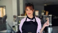 Keseruan Tamara Bleszynski Masak di Dapur hingga Belanja Ikan di Pasar