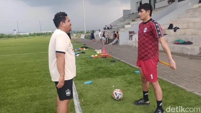 Kiper PSIS Semarang, Mario Londok, kemungkinan akan absen saat Laskar Mahesa Jenar menghadapi tuan rumah Persipura Jayapura pada Sabtu (18/4) nanti. 
