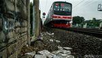 Kondom Berserakan di Rel Jatinegara, Diduga Jadi Lokasi Prostitusi