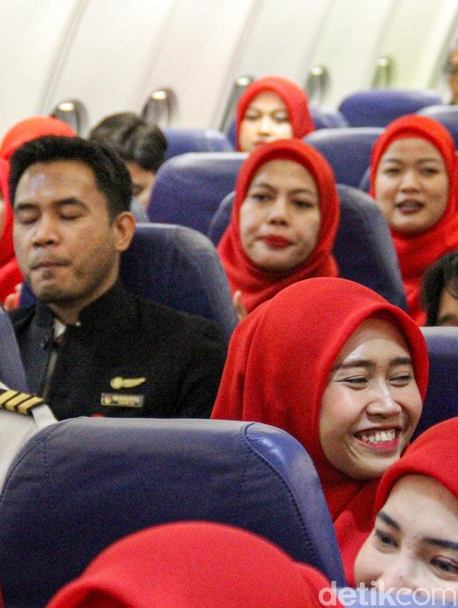 Lion Air Berangkatkan 198 Awak Kabin untuk Penerbangan Haji Global