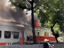 Fakta-fakta Lokomotif KA di Surabaya Keluarkan Api Saat Melintas