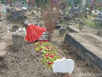 Yai Mim Dimakamkan di Blitar Dekat dengan Makam Orang Tua