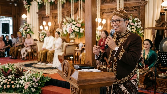 Contoh Teks MC Pernikahan Bahasa Jawa yang Sopan, Luwes, dan Terstruktur