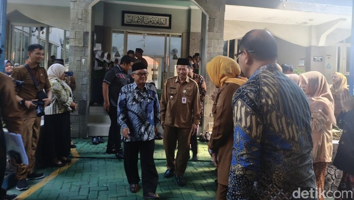 Menteri Pendidikan Dasar dan Menengah (Mendikdasmen) Abdul Muti