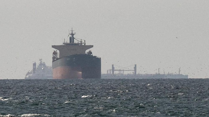 Foto ilustrasi: Kapal-kapal tanker terlihat di sekitar Selat Hormuz. (Reuters)