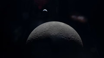 Awak Artemis II mengabadikan pemandangan samar Bumi berbentuk seperti sabit di atas cakrawala di sisi jauh Bulan, difoto dari pesawat ruang angkasa Orion selama misi terbang lintas Bulan pada 6 April. Foto: NASA