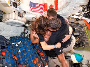 Astronaut Artemis II Dituduh Palsukan Misi ke Bulan
