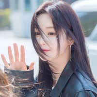 Ini penampilan Nam Gyuri saat menghadiri pre recording di gedung SBS untuk program radio Cultwo Show. Banyak netizen yang takjub, menilai Nam Gyuri seperti idol yang baru debut. Foto: dok. Instagram @nam_gyuri
