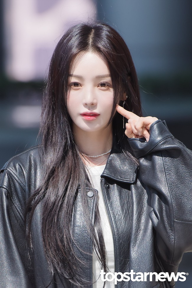 Debut SeeYa membuat nama Nam Gyuri mejelit. Ia langsung meraih popularitas karena punya vokal yang powerful dan visual unreal bak boneka. Foto: dok. Instagram @nam_gyuri