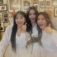 Belakangan Nam Gyuri sibuk mempromosikan agenda reuni bersama personel girl group SeeYa, Kim Yeon Ji dan Lee Bo Ram. Ketiganya berkumpul untuk merayakan ulang tahun debut ke-20. Foto: dok. Instagram @nam_gyuri