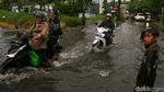 Pamulang Tangsel Dikepung Banjir, Akses Jalan Lumpuh Sore Ini