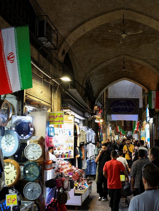 Pasar Bersejarah Iran Bangkit di Bawah Bayang Perang