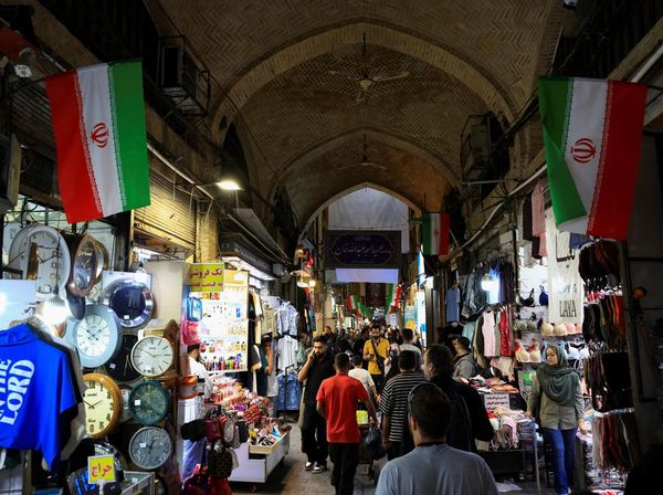 Pasar Bersejarah Iran Bangkit di Bawah Bayang Perang