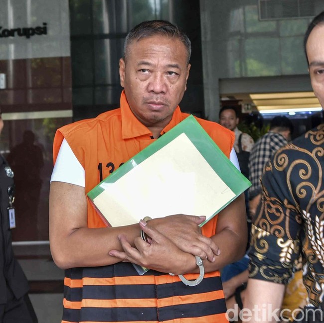 Penampakan Bupati Gatut Sunu Wibowo Jalani Pemeriksaan Perdana di KPK