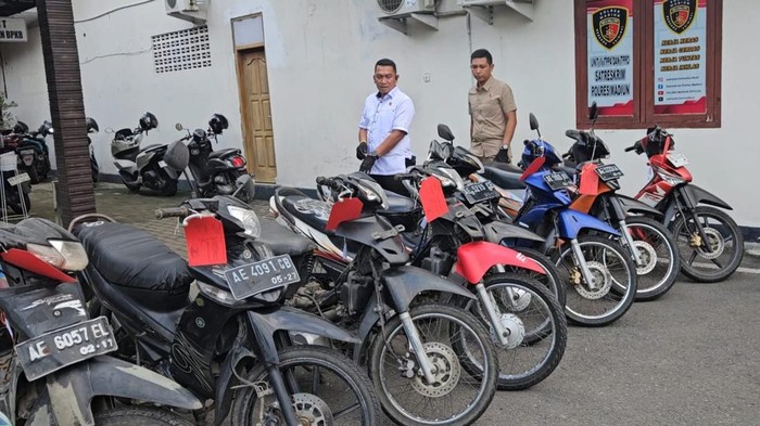Penampakan sepeda motor yang ditampilkan di Polres Madiun