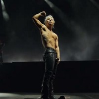Potret Taeyang BIGBANG Tampil Shirtless di Coachella 2026, Fans Auto Histeris