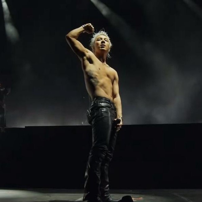 Potret Taeyang BIGBANG Tampil Shirtless di Coachella 2026, Fans Auto Histeris